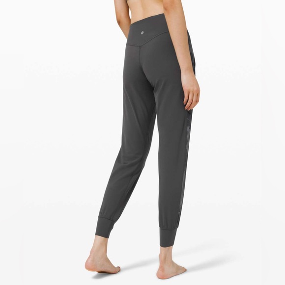 Like New! RARE Align Jogger 28” Size 6 - Picture 2 of 7